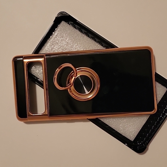 Google pixel 7 pro case (black and gold) - Picture 3 of 3